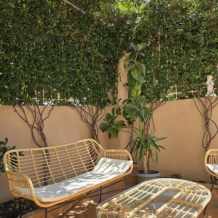 Arda Beachside Living ドゥラス